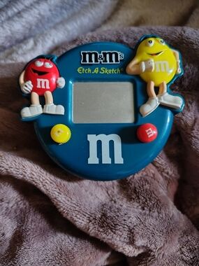 🚨Retired BLUE M&M COLLECTOR  Etch A Sketch Magic Screen M&M  by Mars 2007 🚨